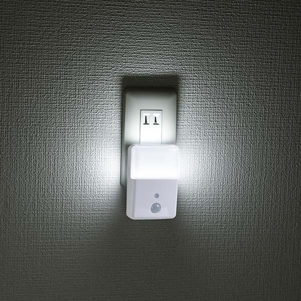 【2色のあかり】LEDナイトライト(明暗+人感センサー付/白色・電球色)_06-0636_NIT-ALA6MJM-WN_OHM(オーム電機)