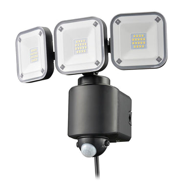 防犯センサーライト3灯(4500lm/昼光色/コンセント式、コード長3m/焦電型赤外線センサー/保護等級IP44)_07-8810_LS-A450W3_OHM(オーム電機)