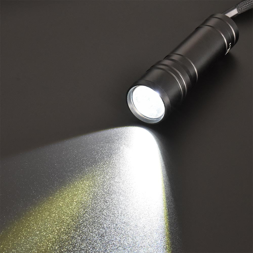 LEDトーチライト(110 lm/単4形×3本使用/連続使用8.5時間/保護等級IPX4/アルミボディ)_08-1382_LHA110-K_OHM(オーム電機)