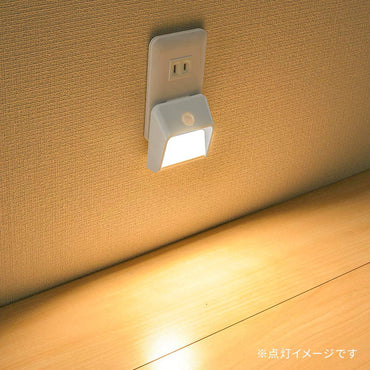 LEDナイトライト(明暗・人感センサー/壁面照射タイプ/電球色/30 lm/0.4W/点灯保持10秒)_06-1764_NIT-ALA6JW-WL_OHM(オーム電機)