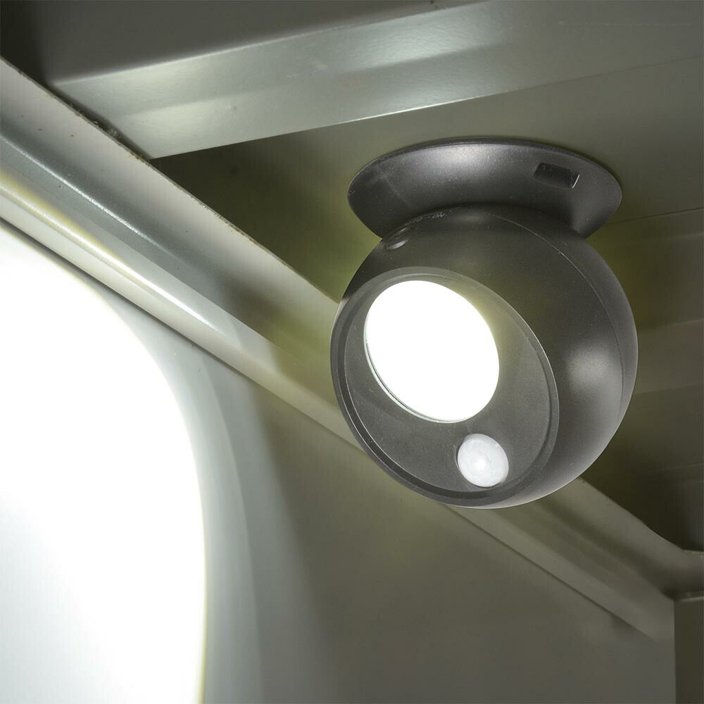 LEDセンサーボールライト（明暗＋人感センサー/100 lm/昼光色/単4形×3本使用/IP65/ブラック/2個入）_06-5269_LT-SOW10-K 2P_OHM（オーム電機）