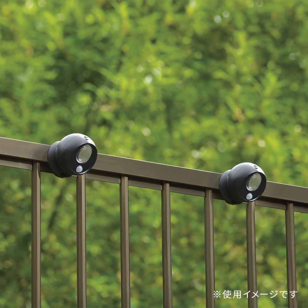 LEDセンサーボールライト（明暗＋人感センサー/100 lm/昼光色/単4形×3本使用/IP65/ブラック/2個入）_06-5269_LT-SOW10-K 2P_OHM（オーム電機）