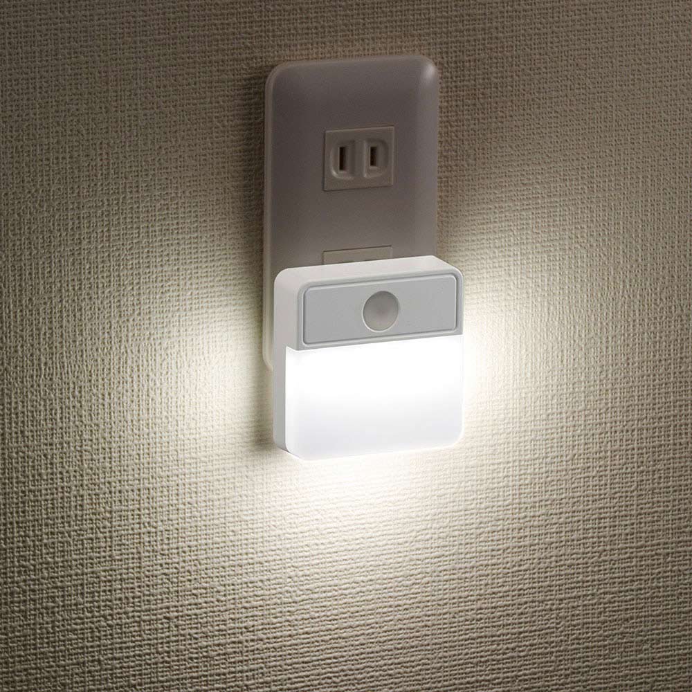LEDナイトライト 薄型（明暗センサー式/45 lm/昼白色/ホワイト）_06-0147_NIT-ALA6MSQ-WN_OHM（オーム電機）