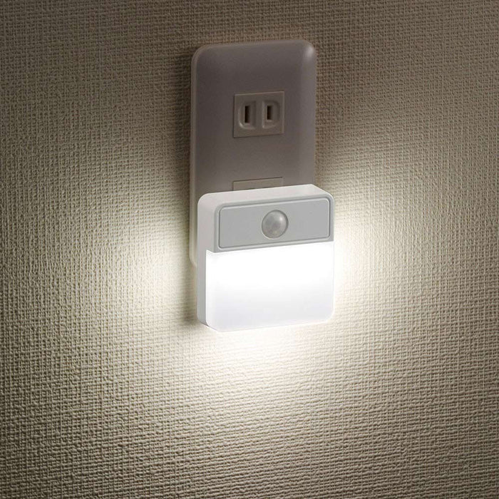 LEDナイトライト 薄型（明暗・人感センサー式/45 lm/昼白色/ホワイト）_06-0148_NIT-ALA6JSQ-WN_OHM（オーム電機）
