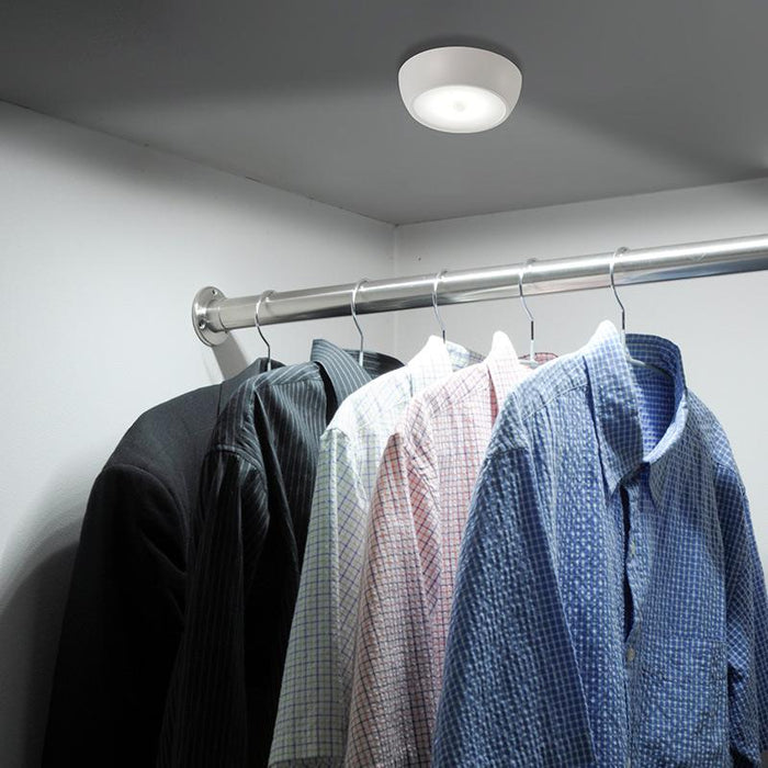 【屋外でも使える】LEDセンサーライト（防水性能IPX4（防まつ形）/明暗・人感センサー式/単2形×4本使用/昼白色/ホワイト）_06-4108_NIT-BLA6JM-2_OHM オーム電機