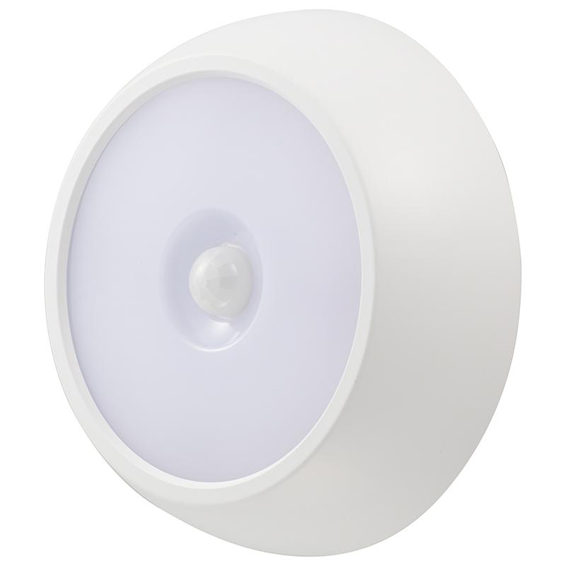 【屋外でも使える】LEDセンサーライト（防水性能IPX4（防まつ形）/明暗・人感センサー式/単2形×4本使用/昼白色/ホワイト）_06-4108_NIT-BLA6JM-2_OHM オーム電機