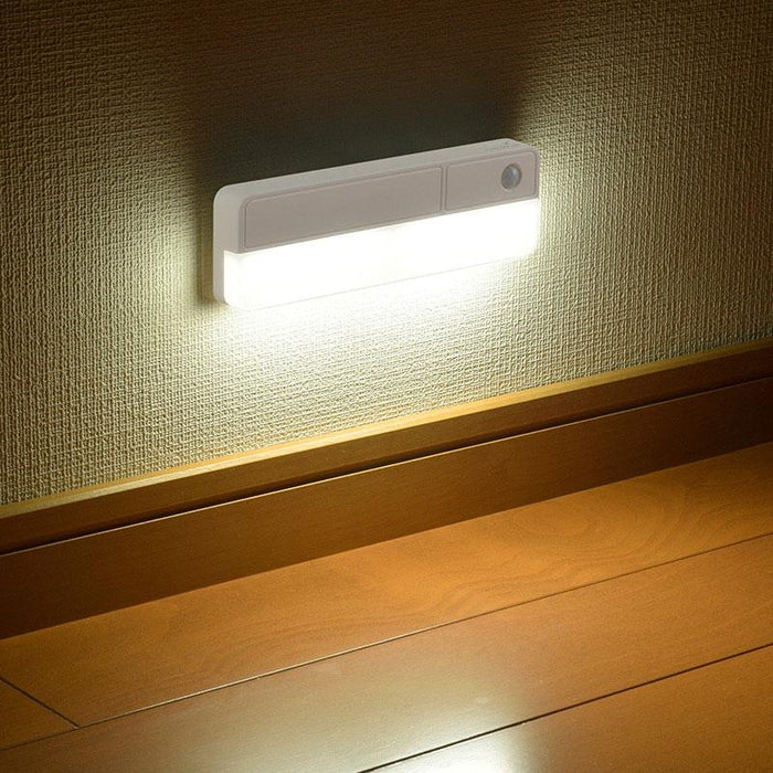 LEDナイトライト（明暗・人感センサー式/単3形×3本使用/80 lm/昼白色/ホワイト）_06-4110_NIT-BLA6JRC-W_OHM（オーム電機）